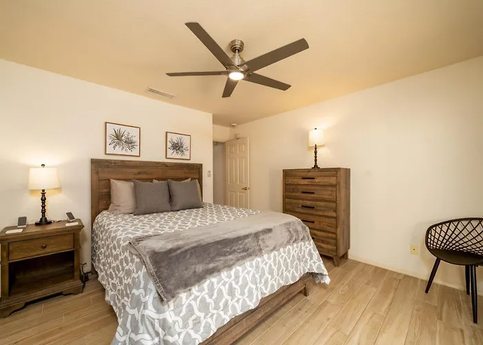 Grand Havasu Oasis With Custom Pool & Spa!