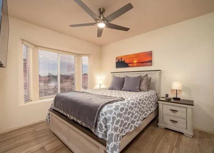 Ferienhaus Grand Havasu Oasis With Custom Pool & Spa! Lake Havasu City